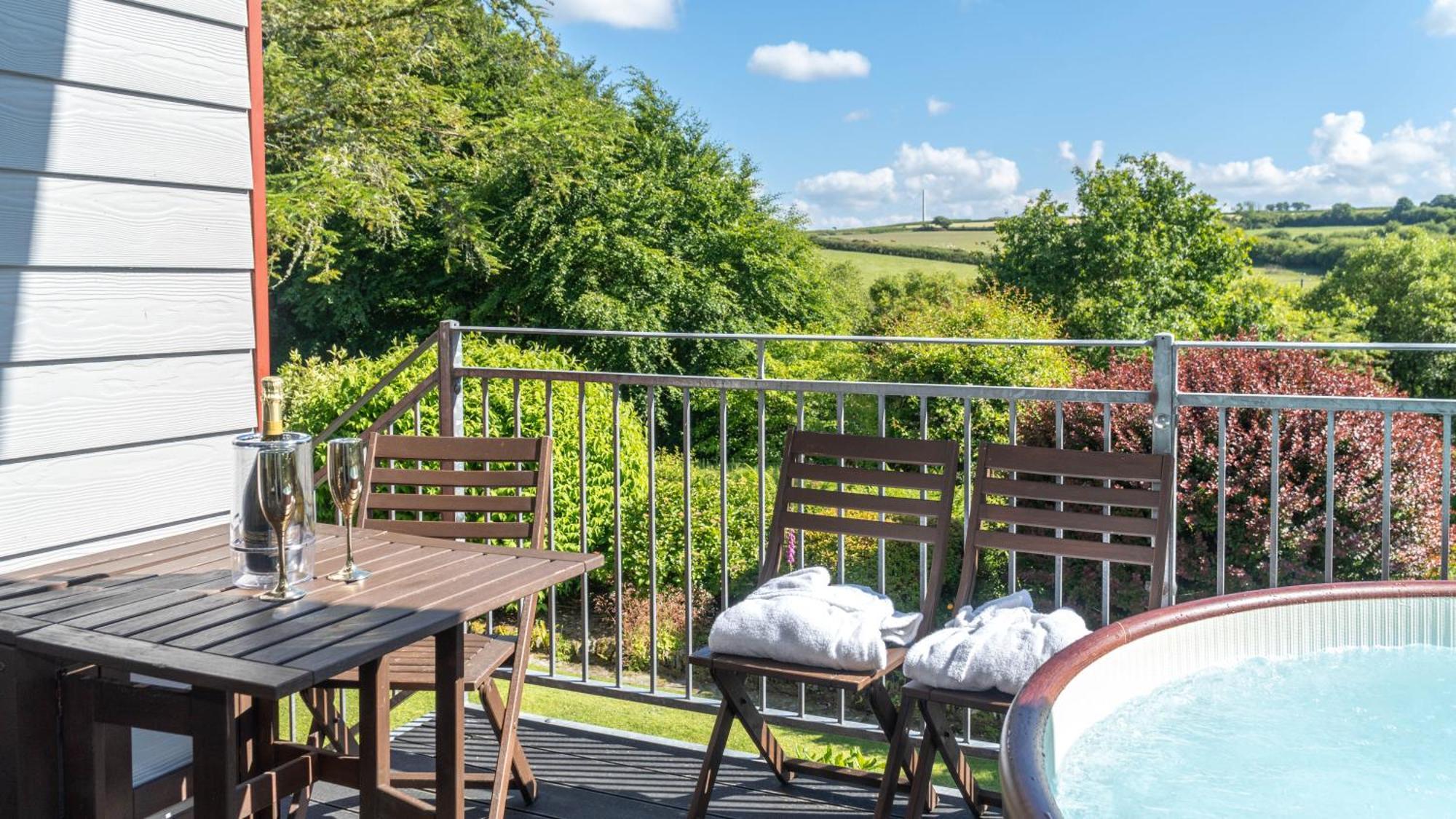 Ta Mill Cottages & Lodges - Meadowview Chalet 1 Launceston Exteriör bild